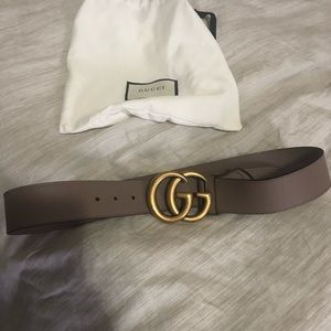 Gucci leather belt with double G buckle